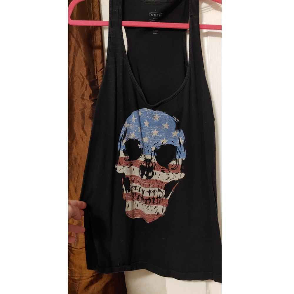 Graphic tank